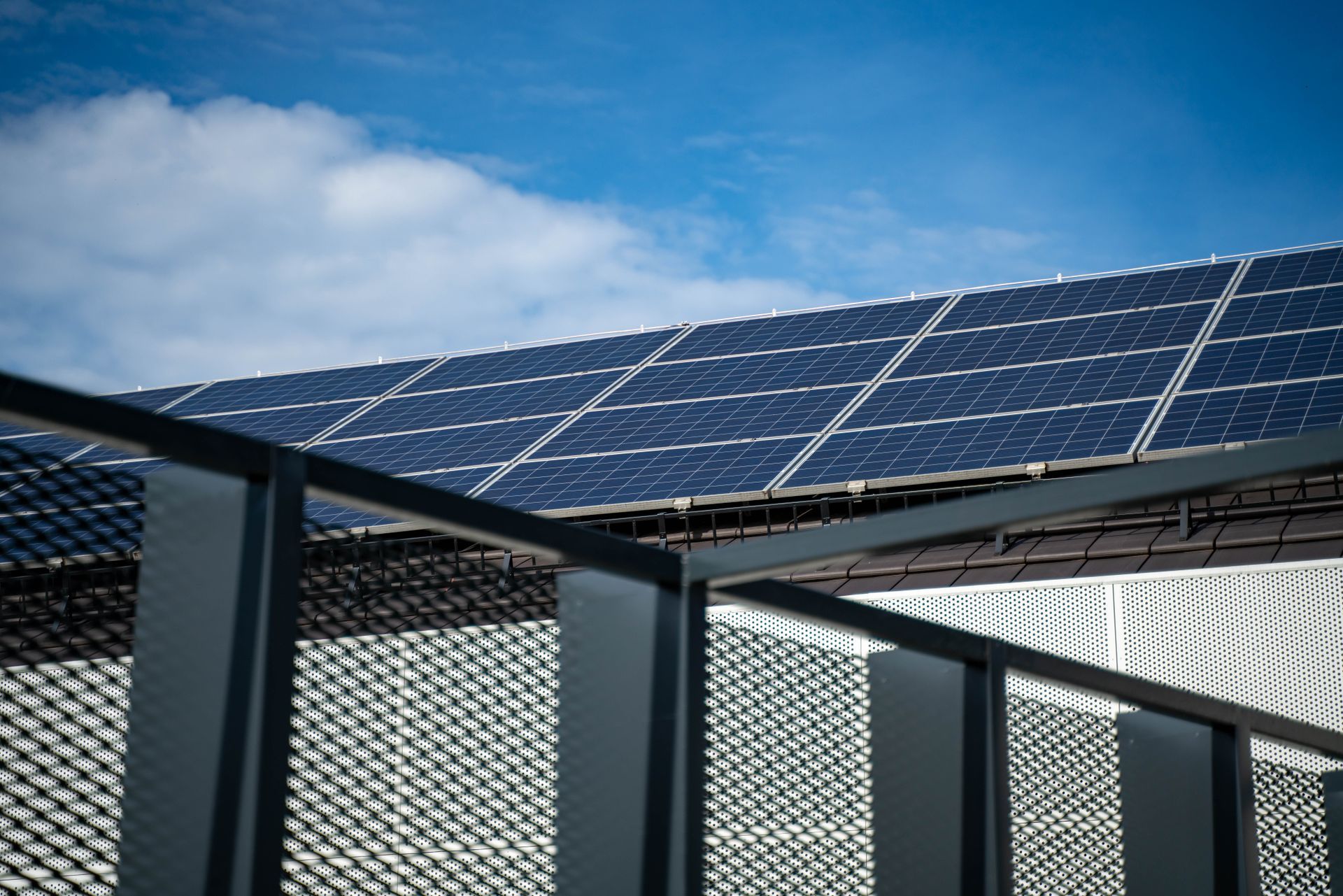 Solar, battery and EV in one system — Family home